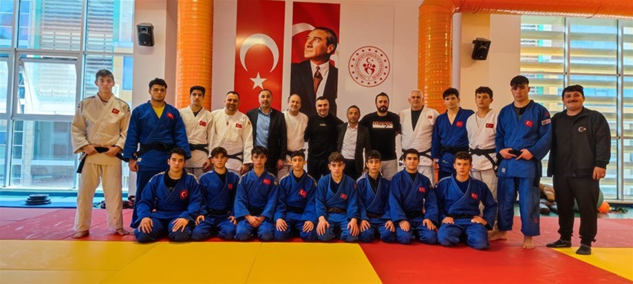 Türkiye Judo Federasyon Başkanı Sezer HUYSUZ'dan,  Rize Gençlik ve Spor İl Müdürü Gürhan YILDIZ'a ziyaret