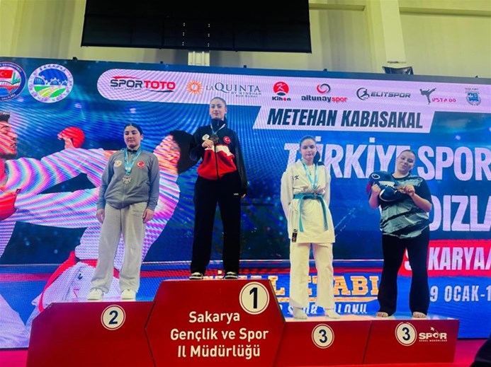 Karate Şampiyonası’nda Dereceler Rize’yi Gururlandırdı