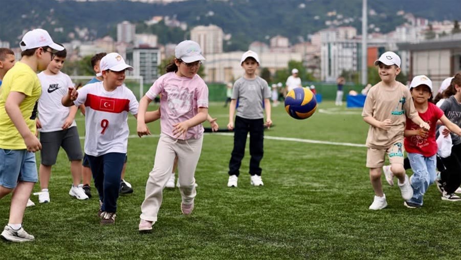 Yüz Yüze 100 Çocuk Oyunları Şenliği Rize’de Coşkuyla Gerçekleştirildi
