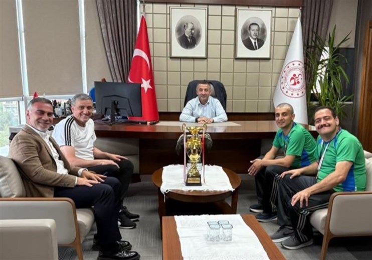 Türkiye Şampiyonu Özel Sporculardan İl Müdürü Ramazan Öztürk’e Ziyaret