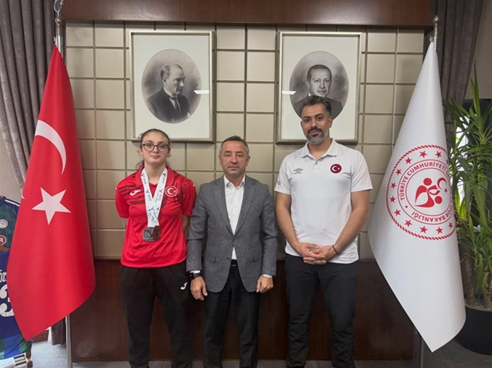 AVRUPA’DA TARİH YAZAN MERYEM KANDEMİR’E RİZE’DE GURUR BULUŞMASI