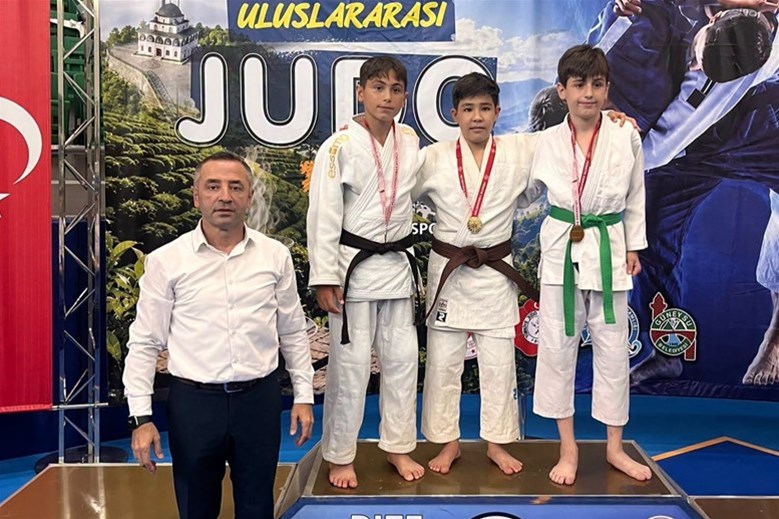 ÇAY KUPASI’NDA ULUSLARARASI FIRTINA