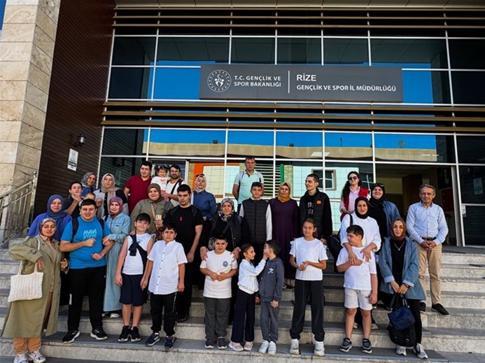 Rize Otizmle Mücadele ve Eğitim derneğinden 2.etapta  12 özel gereksinimli  çocuklarımız, anneleri ve kardeşleri ile  Çaykara At Çiftliğine gezi gerçe