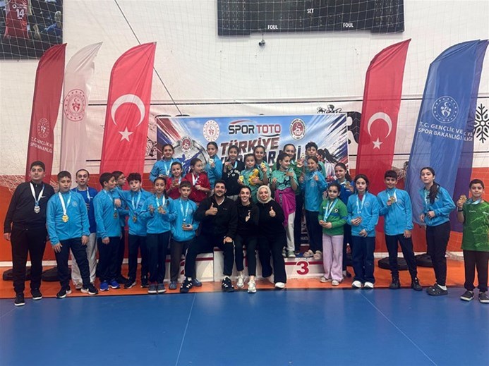KARS’IN KARINA RİZE FIRTINASI DAMGA VURDU: 30 DERECE