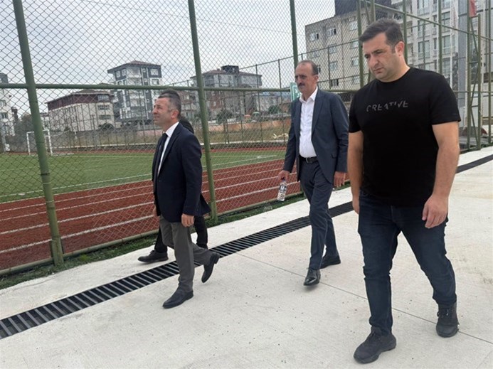 Ardeşen Futbol Sahası Modern Yüzüyle Hizmete Hazırlanıyor
