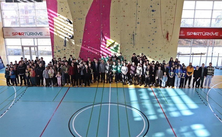 Rize’de Basketbol Şöleni: İl Birincilikleri Coşkulu Bir Törenle Taçlandı